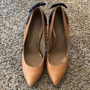 Jessica Simpson Black and Tan heels